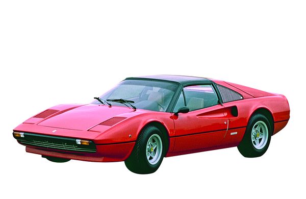Adamsin valitsema nuoruuden ihanne: Ferrari 308 GTB. "Kasvoin 70-luvulla, ja Ferrarin muodot kiinnostivat minua niin paljon, että halusin ryhtyä automuotoilijaksi."​​