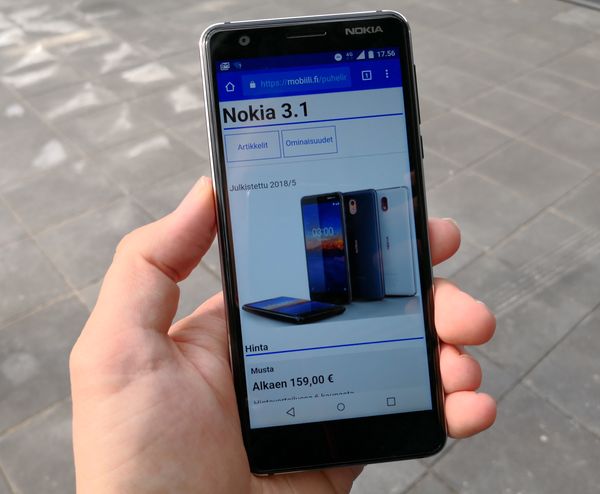 Nokia 3.1:n näyttö on nyt kuvasuhteeltaan 18:9, mutta näytön ylä- ja erityisesti alapuolella on edelleen varsin suuret reunukset.