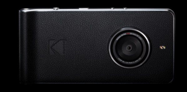 Kodak Ektra -älypuhelimessa huomio kiinnittyy kameraan.