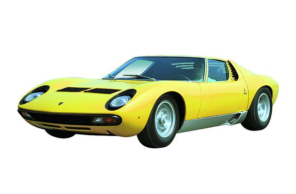 Adamsin valitsema ikoni: Lamborghini Miura. "Urheiluautot ovat muotoilun temppeleitä. Tämä on selvää, kun katsoo Miuraa. Yksinkertaisesti käsittämättömän kaunis auto."​​