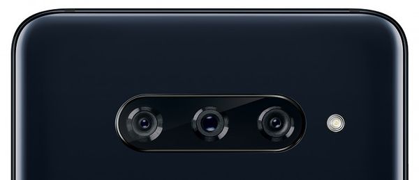 V40 ThinQ:n kolme kameraa yhdistävät laajakulma-, superlaajakulma- ja telekamerat.