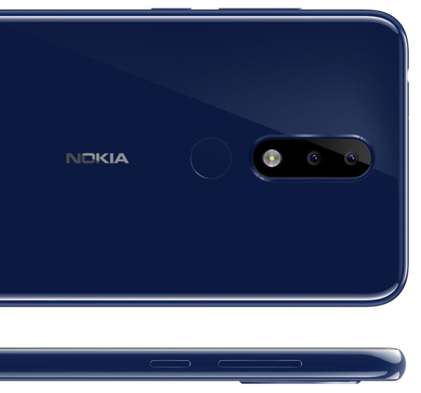 Nokia X5:ssä on kaksoistakakamera. Takakuori on tehty lasista.