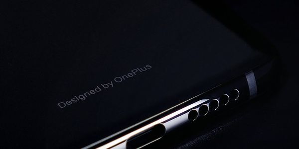 OnePlus 6T:stä on jätetty pois erillinen kuulokeliitäntä.