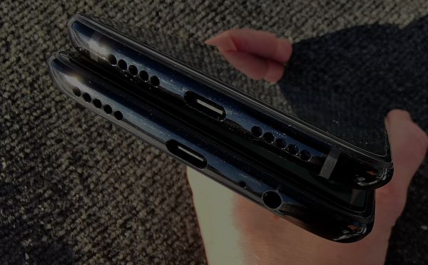 OnePlus 6T:n pohjassa ei ole enää erillistä kuulokeliitäntää.