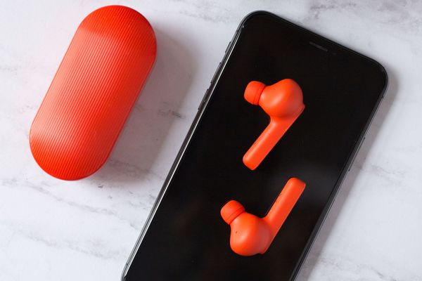 TicPods Free -kuulokkeet julkaistaan punaisena, sinisenä ja valkoisena.