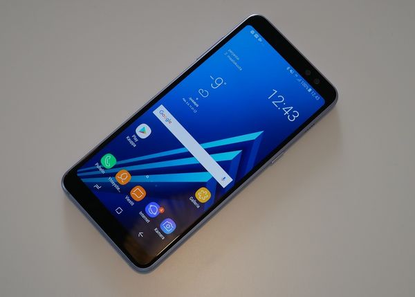 Samsung Galaxy A8:n 5,6 tuuman ja 18,5:9-kuvasuhteen näyttö on puhelimen parhaita puolia.