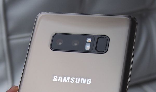 Galaxy Note8:n molemmissa takakameroissa on optinen kuvanvakain.