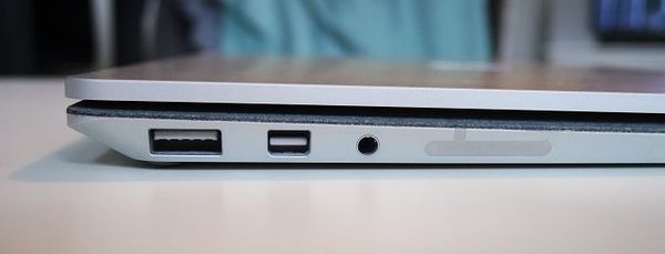Surface Laptopin vasemmassa laidassa on perinteinen USB-portti, MiniDisplay Port ja kuulokeliitin.