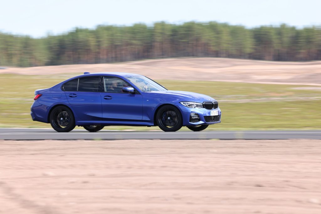 BMW_330e_xdrive
