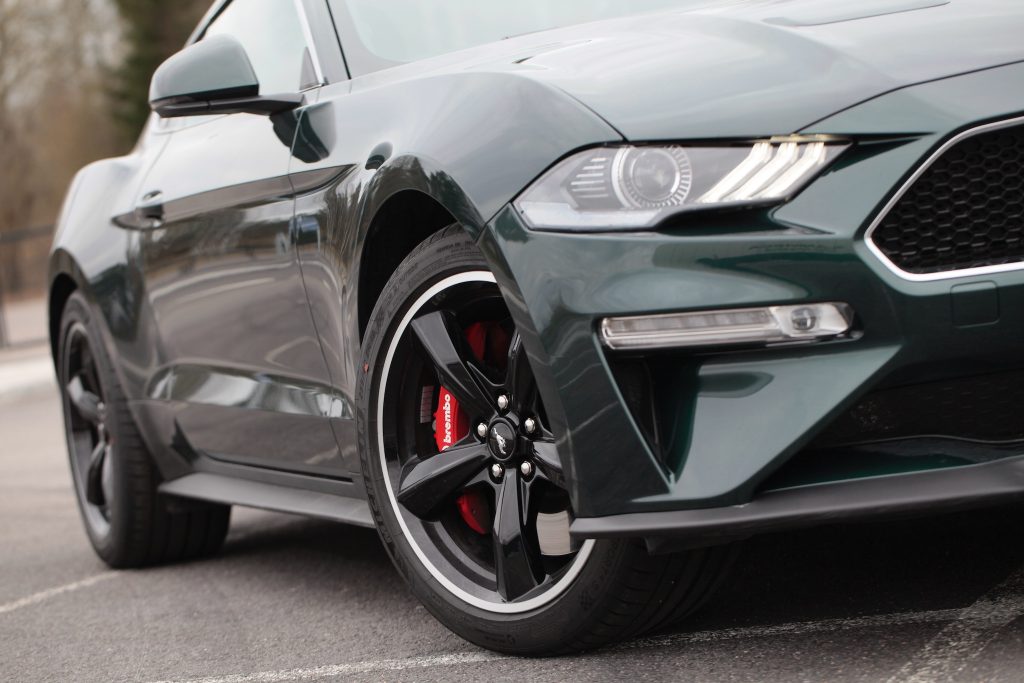 ford_mustang_bullitt_valokylki