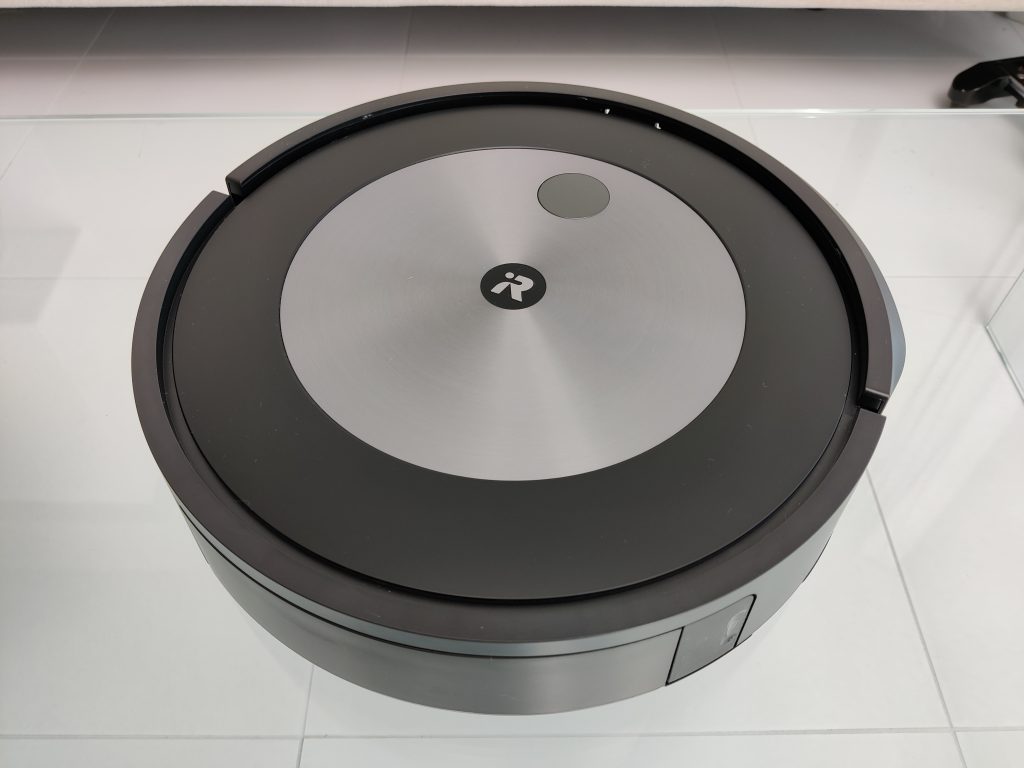 iRobot Roomba J7+ top