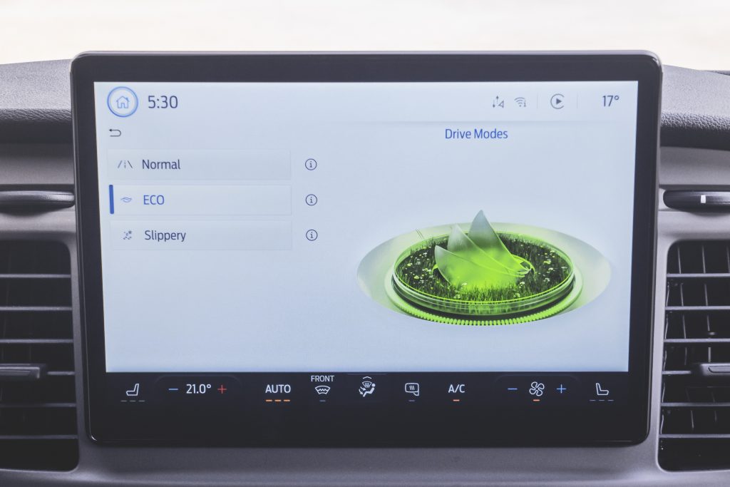 Ford Pro: E-Transit näyttö